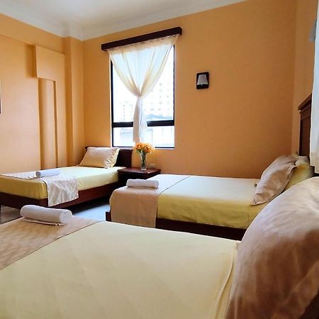 Hostal California Inn グアヤキル エクステリア 写真