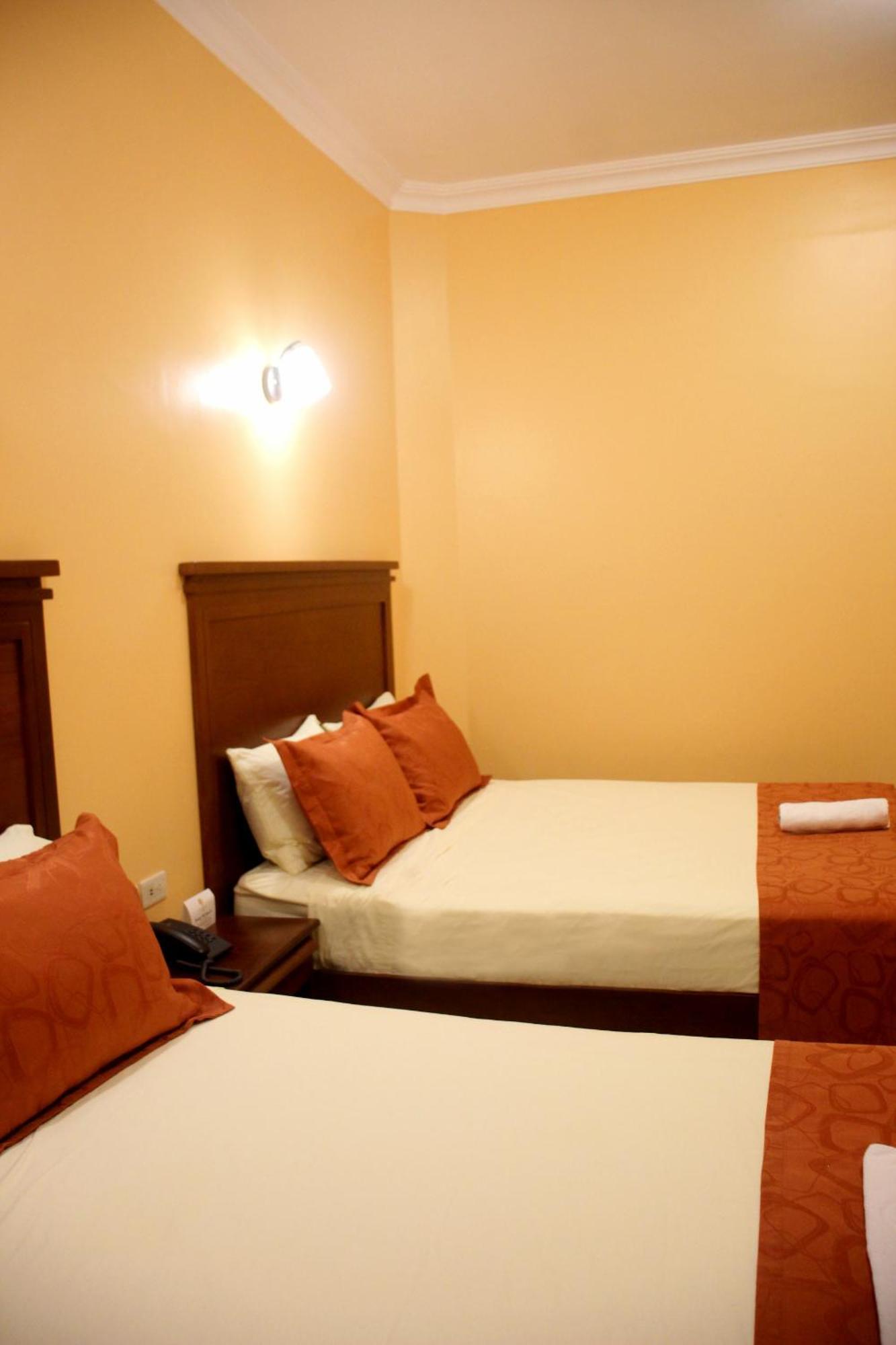 Hostal California Inn グアヤキル エクステリア 写真