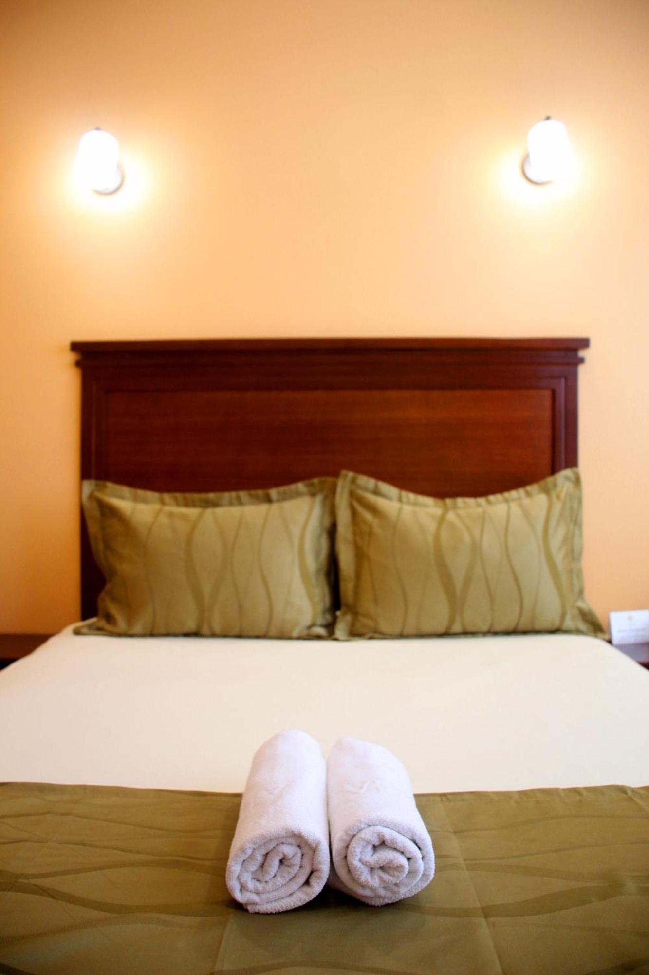 Hostal California Inn グアヤキル エクステリア 写真